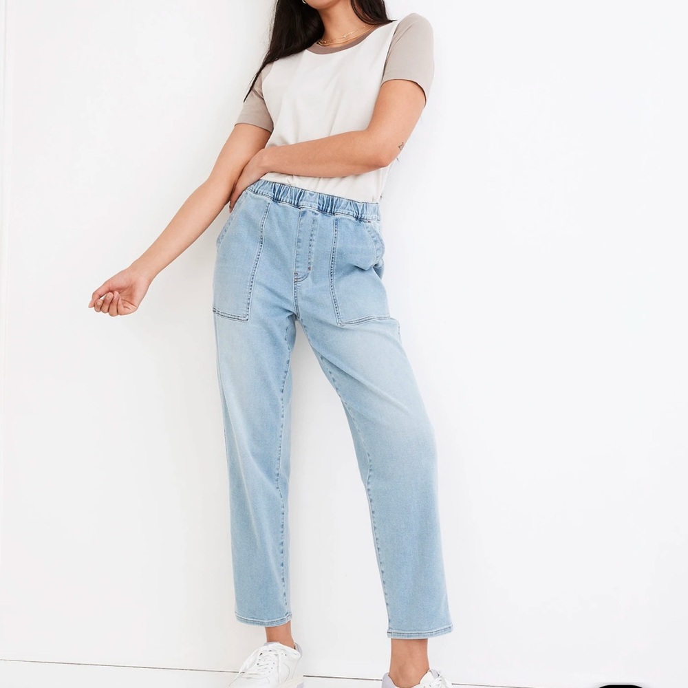 Madewell Women’s Pull on Relaxed Jeans 
Size extra small